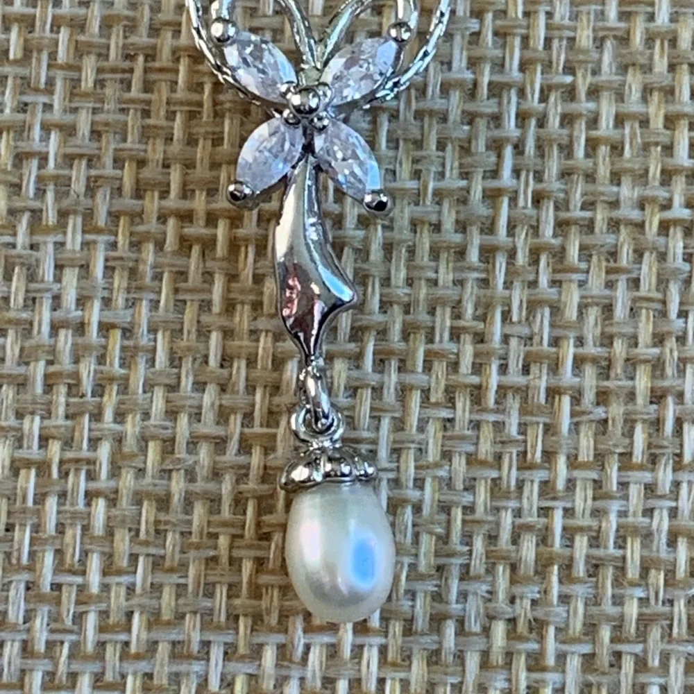 Elegant 18K White Gold Plated Butterfly Pearl Drop Necklace NWOT - Picture 9 of 12